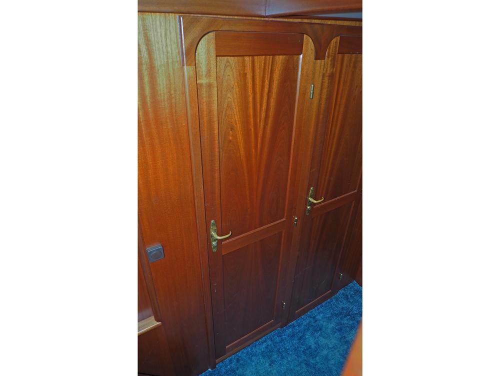 Cabin en avant, H&eacute;bergements